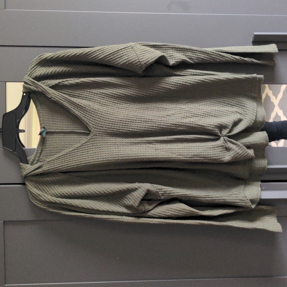 Wild Fable green long sleeve hooded top